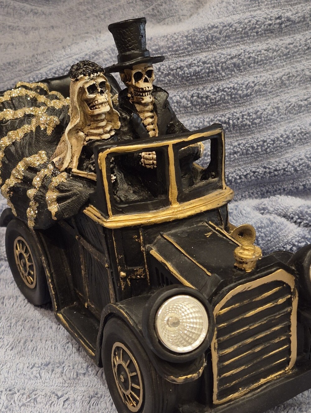 Skeleton Couple In Old Car Decor